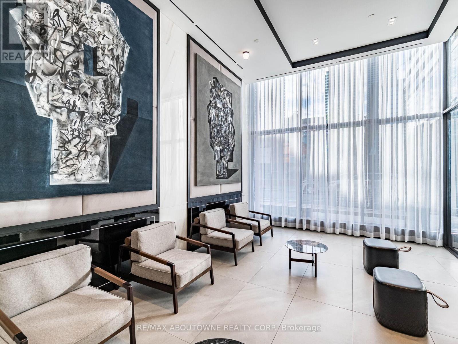 1116 - 8 Wellesley Street W, Toronto, ON - Indoor Photo Showing Other Room