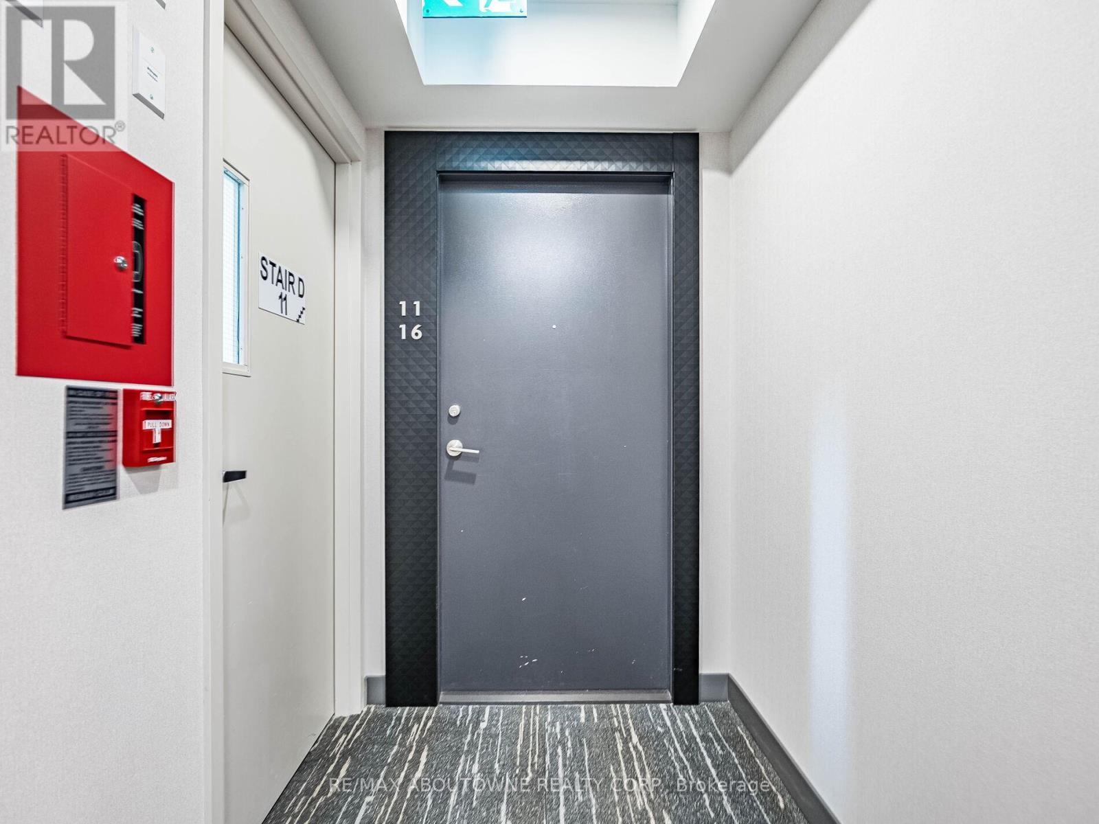 1116 - 8 Wellesley Street W, Toronto, ON - Indoor Photo Showing Other Room