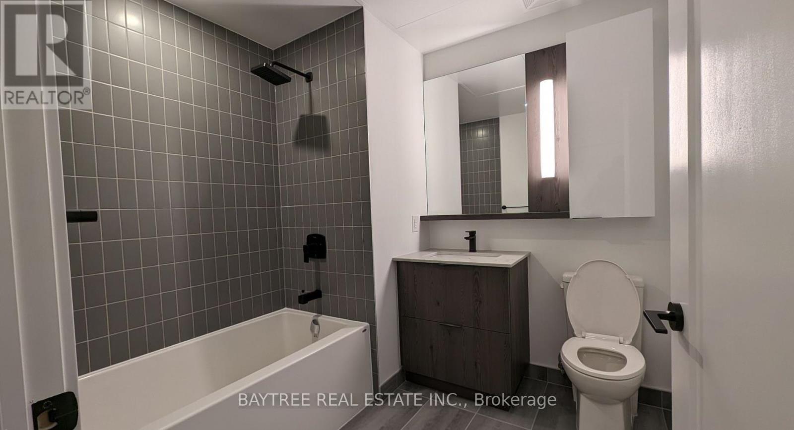 925 - 5 Defries Street, Toronto, ON - Indoor Photo Showing Bathroom