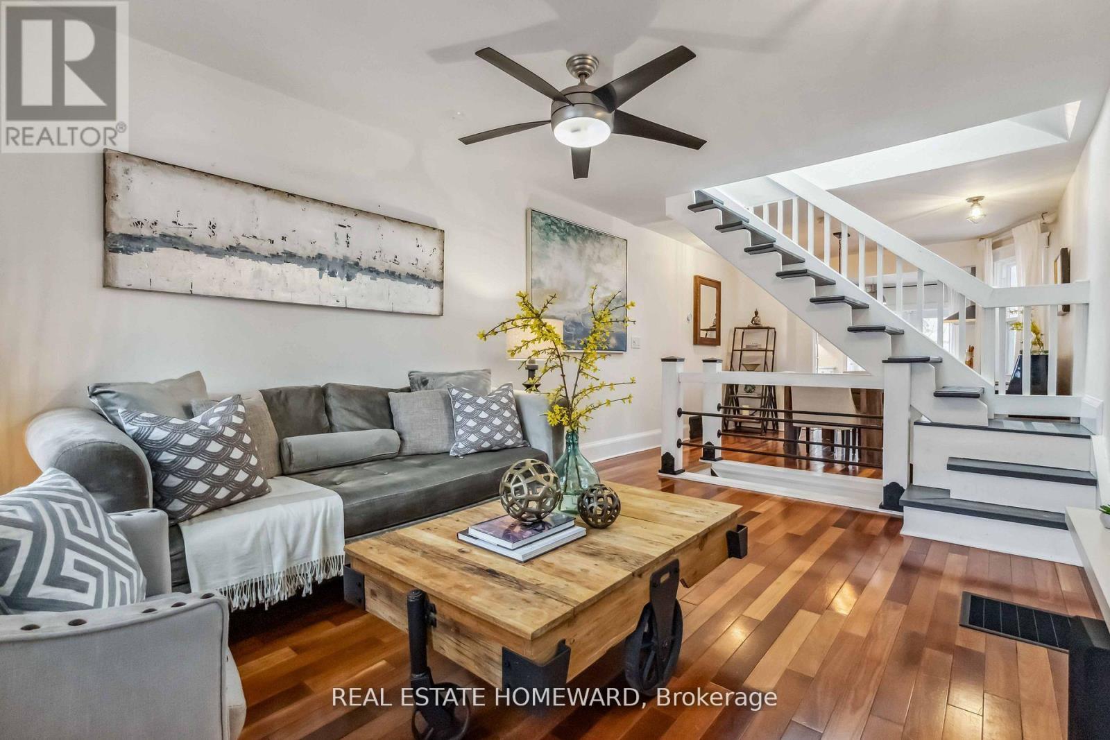 7 Norway Avenue, Toronto, ON - Indoor Photo Showing Living Room