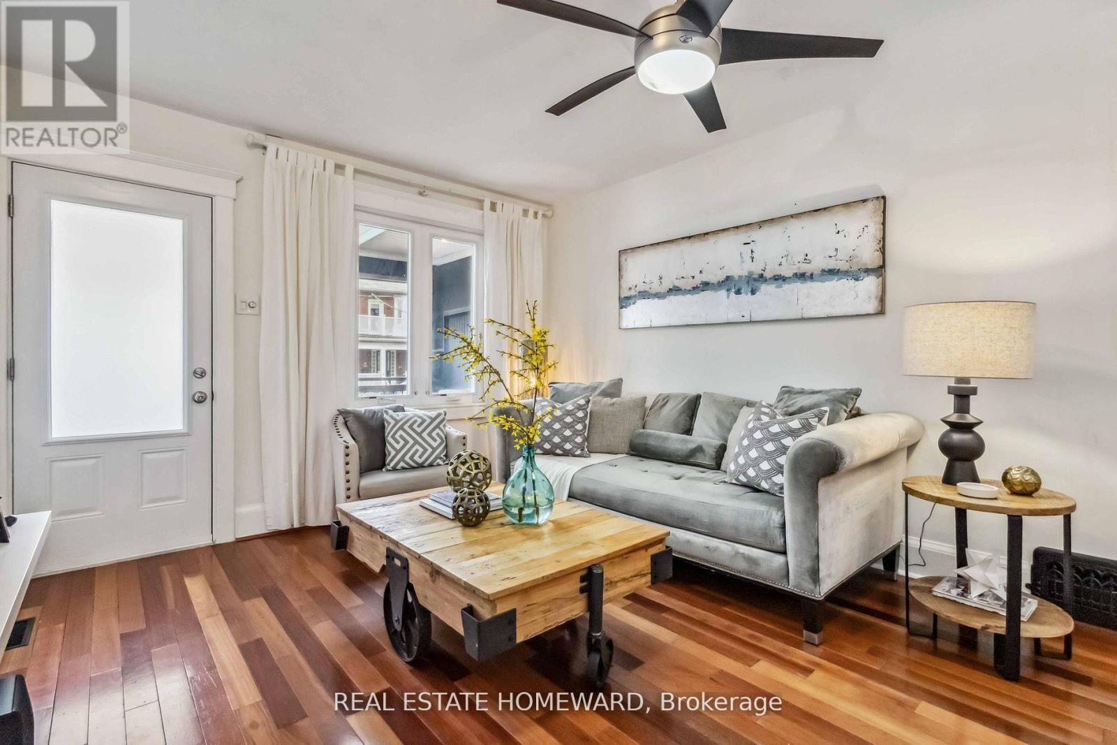 7 Norway Avenue, Toronto, ON - Indoor Photo Showing Living Room