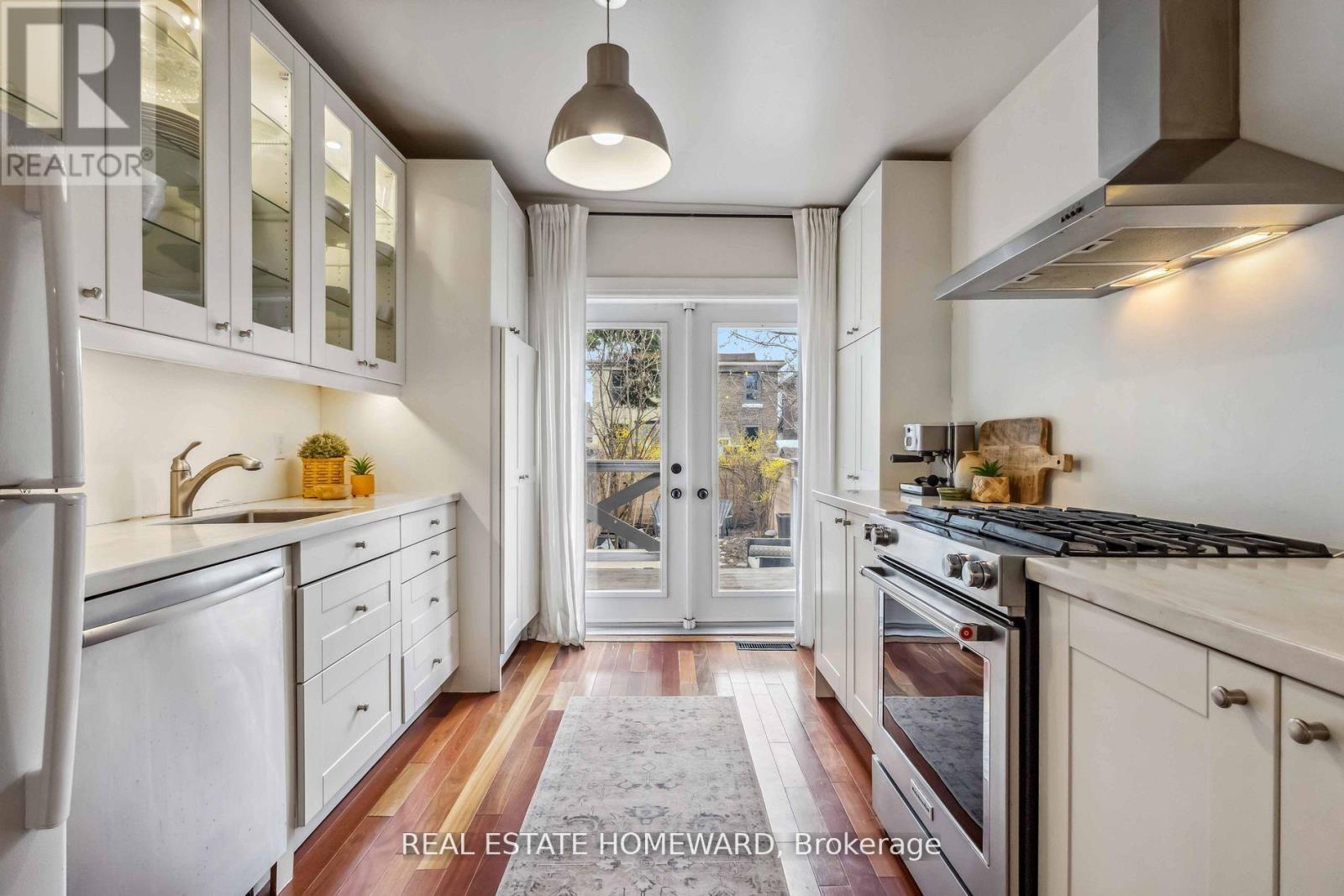 7 Norway Avenue, Toronto, ON - Indoor Photo Showing Kitchen With Upgraded Kitchen