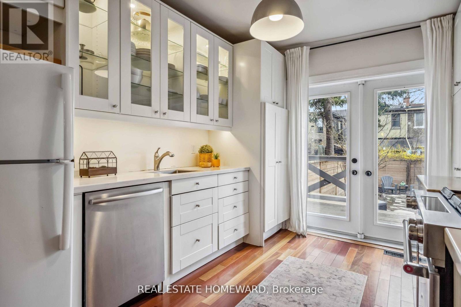 7 Norway Avenue, Toronto, ON - Indoor Photo Showing Kitchen