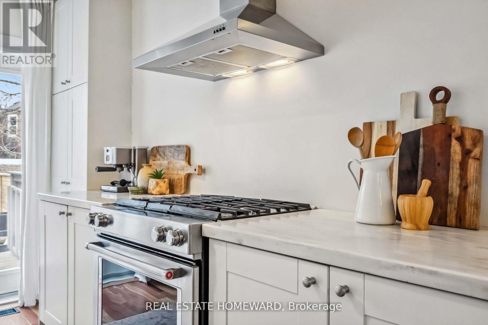 7 Norway Avenue, Toronto, ON - Indoor Photo Showing Kitchen