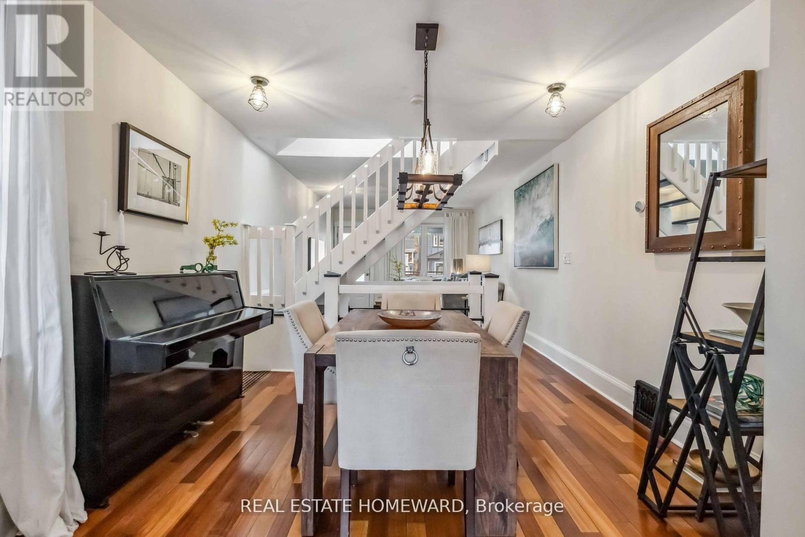 7 Norway Avenue, Toronto, ON - Indoor