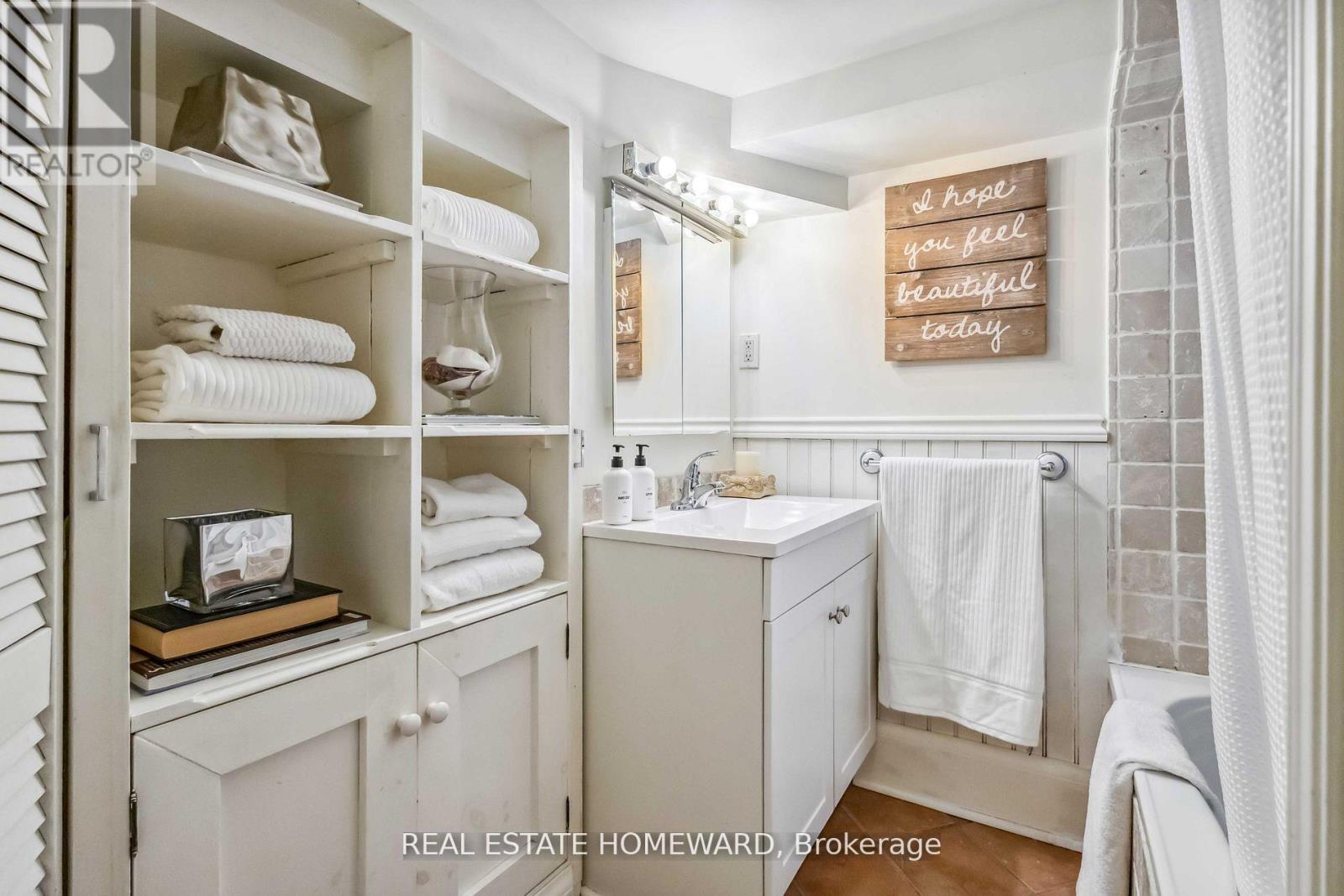 7 Norway Avenue, Toronto, ON - Indoor