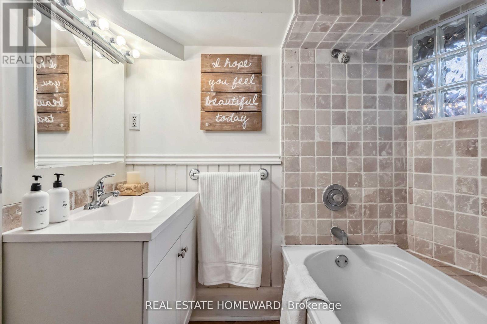 7 Norway Avenue, Toronto, ON - Indoor Photo Showing Bathroom