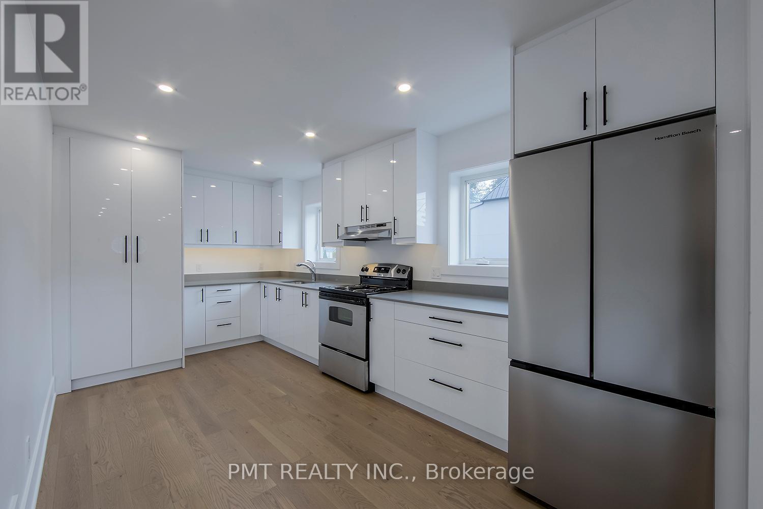Main - 291 Glebemount Avenue, Toronto, ON - Indoor Photo Showing Kitchen With Upgraded Kitchen