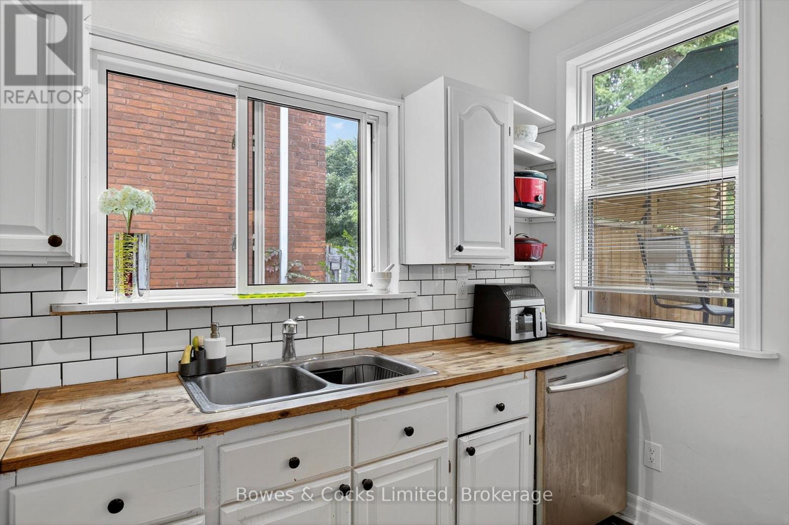 597 Bolivar Street, Peterborough (Town Ward 3), ON - Indoor Photo Showing Kitchen