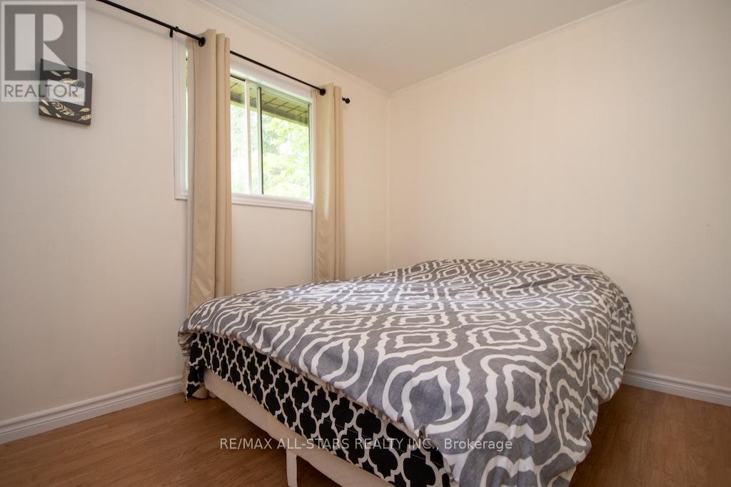 31 Morrison Street, Kawartha Lakes (Laxton/Digby/Longford), ON - Indoor Photo Showing Bedroom