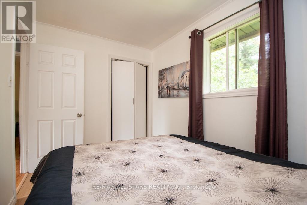 31 Morrison Street, Kawartha Lakes (Laxton/Digby/Longford), ON - Indoor Photo Showing Bedroom
