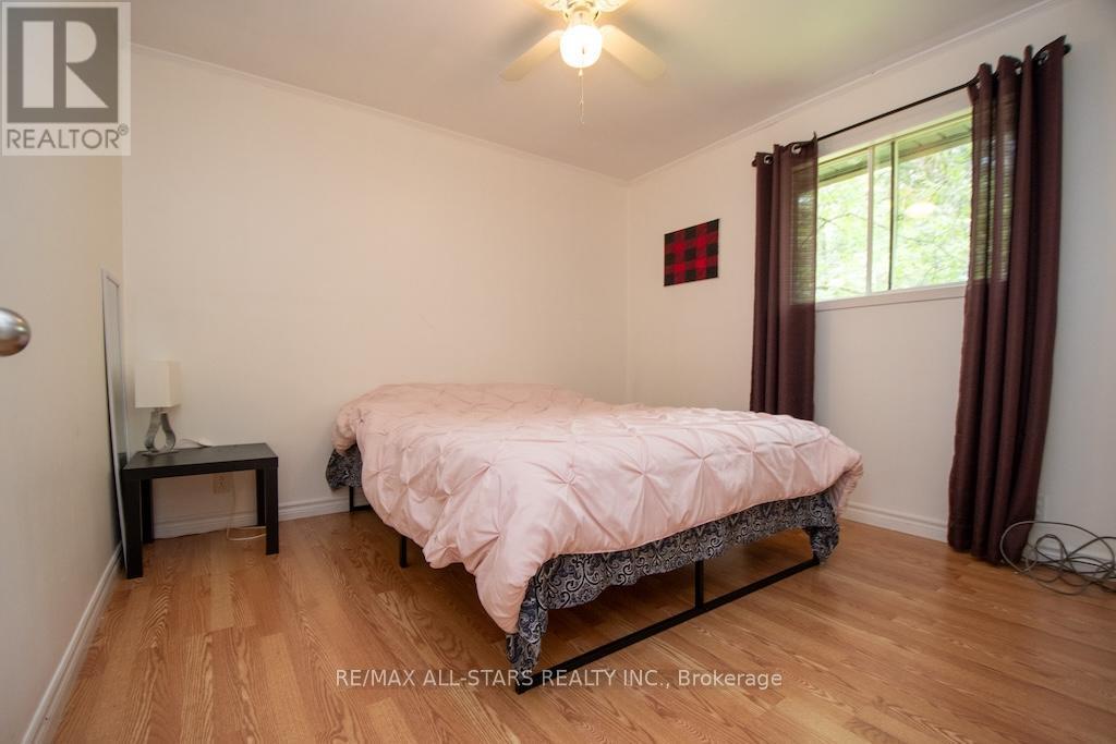 31 Morrison Street, Kawartha Lakes (Laxton/Digby/Longford), ON - Indoor Photo Showing Bedroom