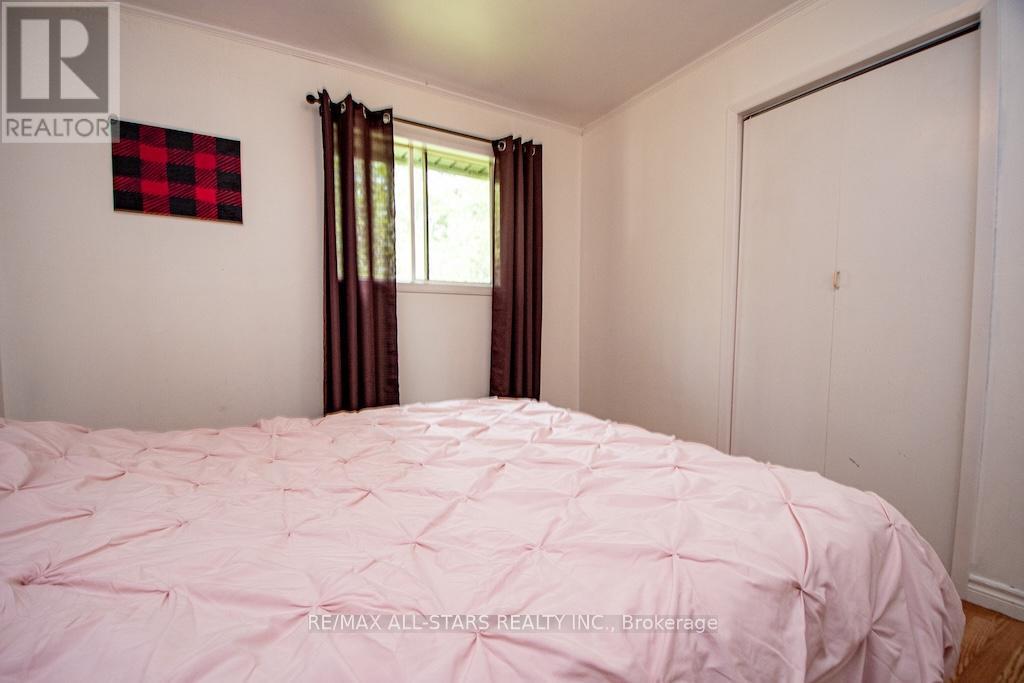 31 Morrison Street, Kawartha Lakes (Laxton/Digby/Longford), ON - Indoor Photo Showing Bedroom
