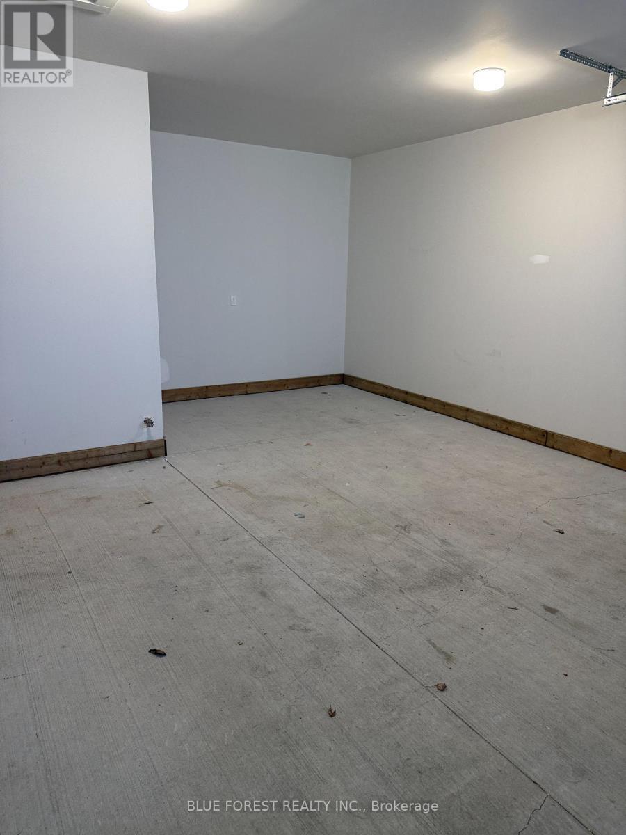 Oversized one car garage - 9 - 282 Main Street, Southwest Middlesex (Glencoe), ON - Indoor Photo Showing Other Room