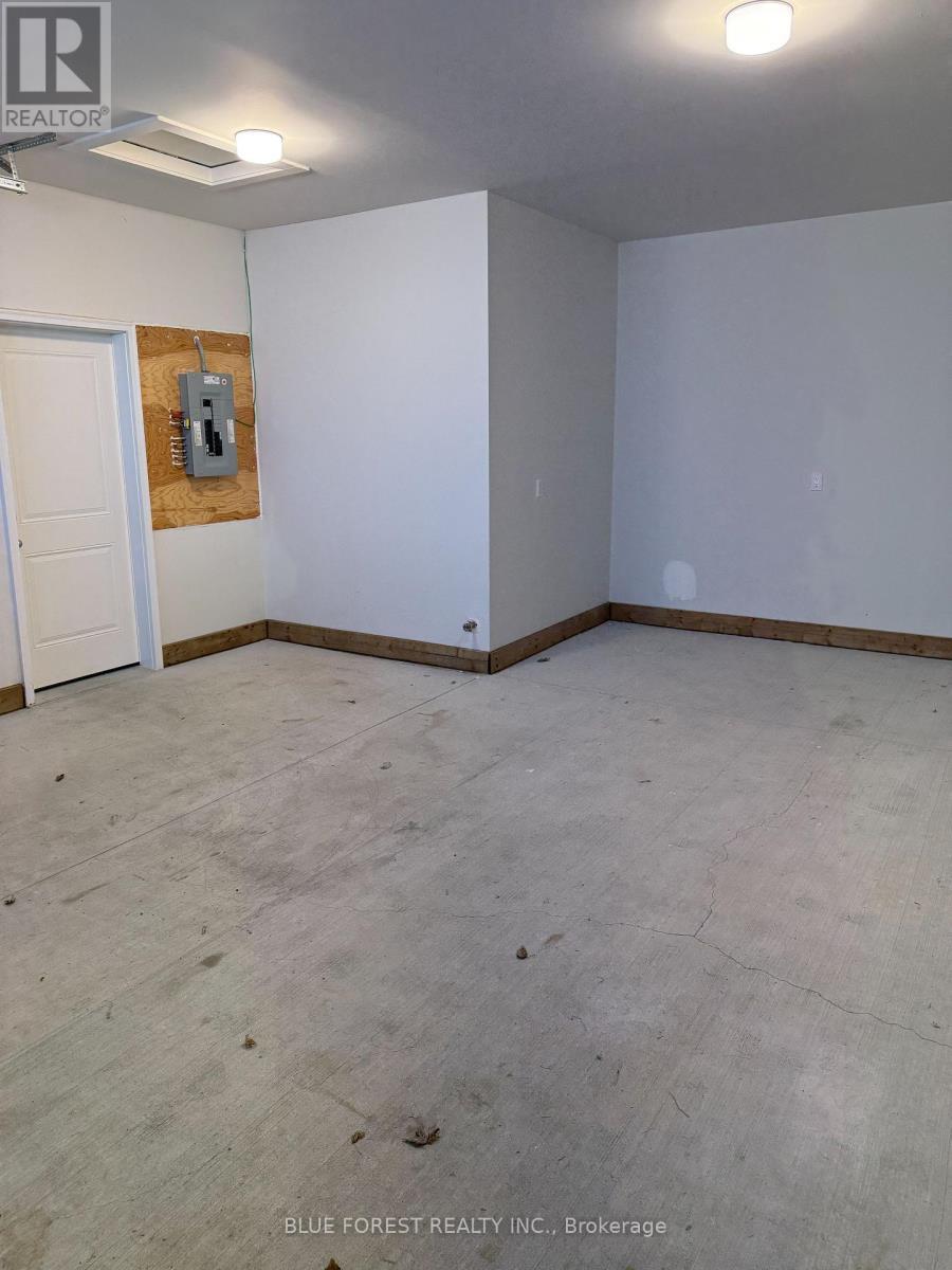 Oversized one car garage - 9 - 282 Main Street, Southwest Middlesex (Glencoe), ON - Indoor Photo Showing Other Room