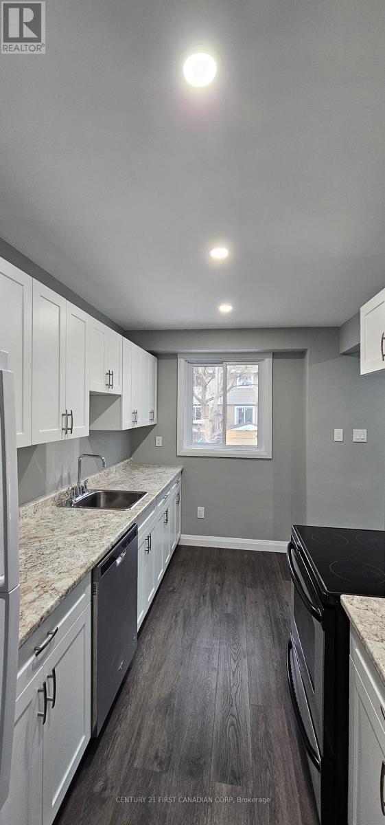 1005 Lanark Place, Sarnia, ON - Indoor Photo Showing Kitchen