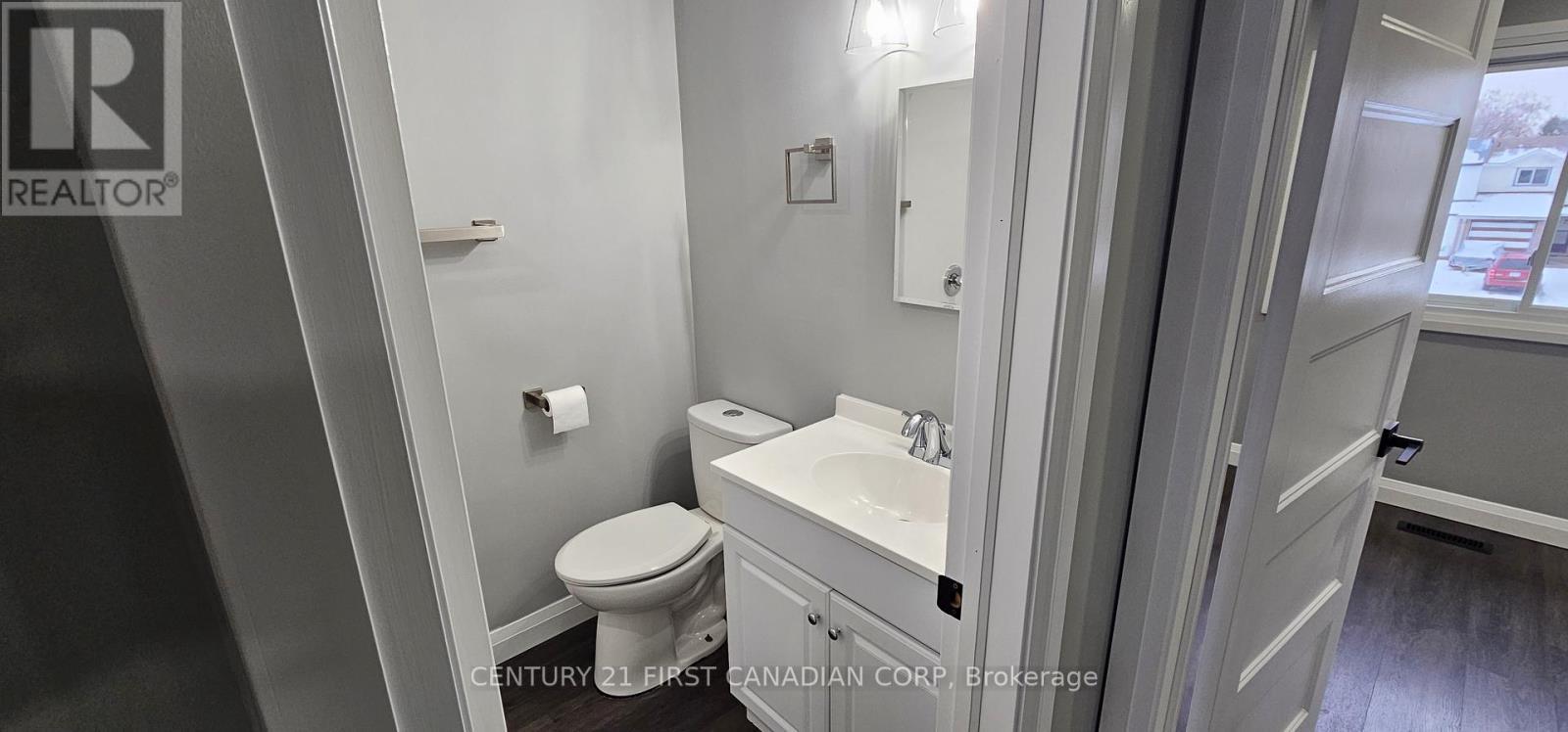 1005 Lanark Place, Sarnia, ON - Indoor Photo Showing Bathroom