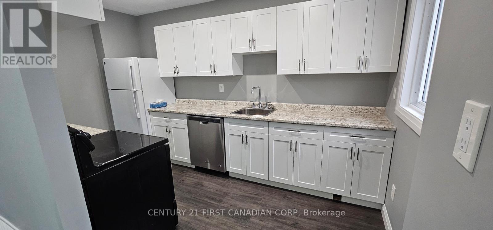 1005 Lanark Place, Sarnia, ON - Indoor Photo Showing Kitchen