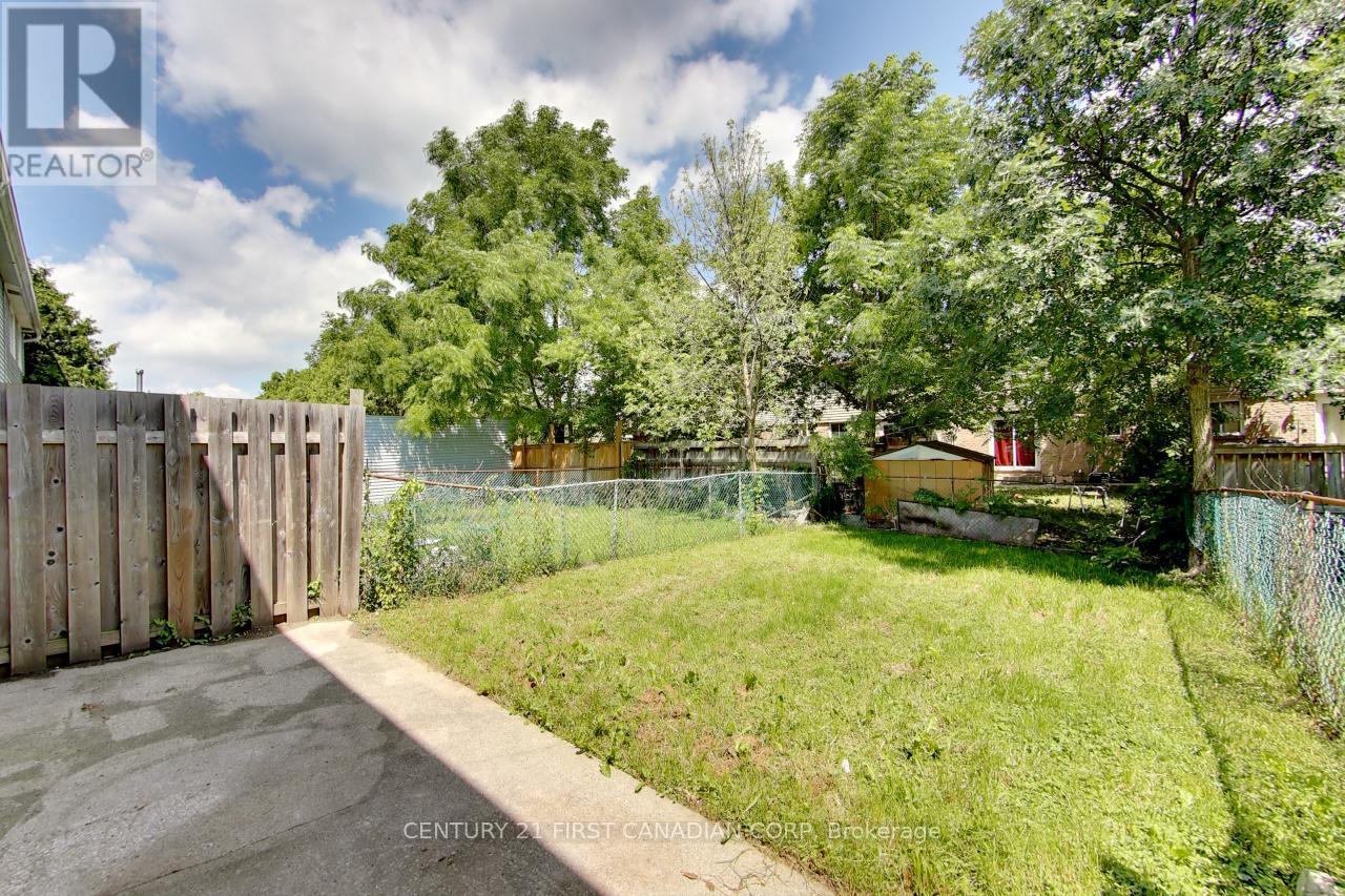 1005 Lanark Place, Sarnia, ON - Outdoor