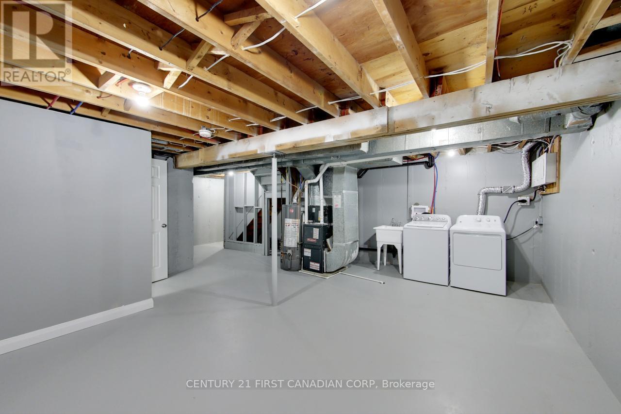 1005 Lanark Place, Sarnia, ON - Indoor