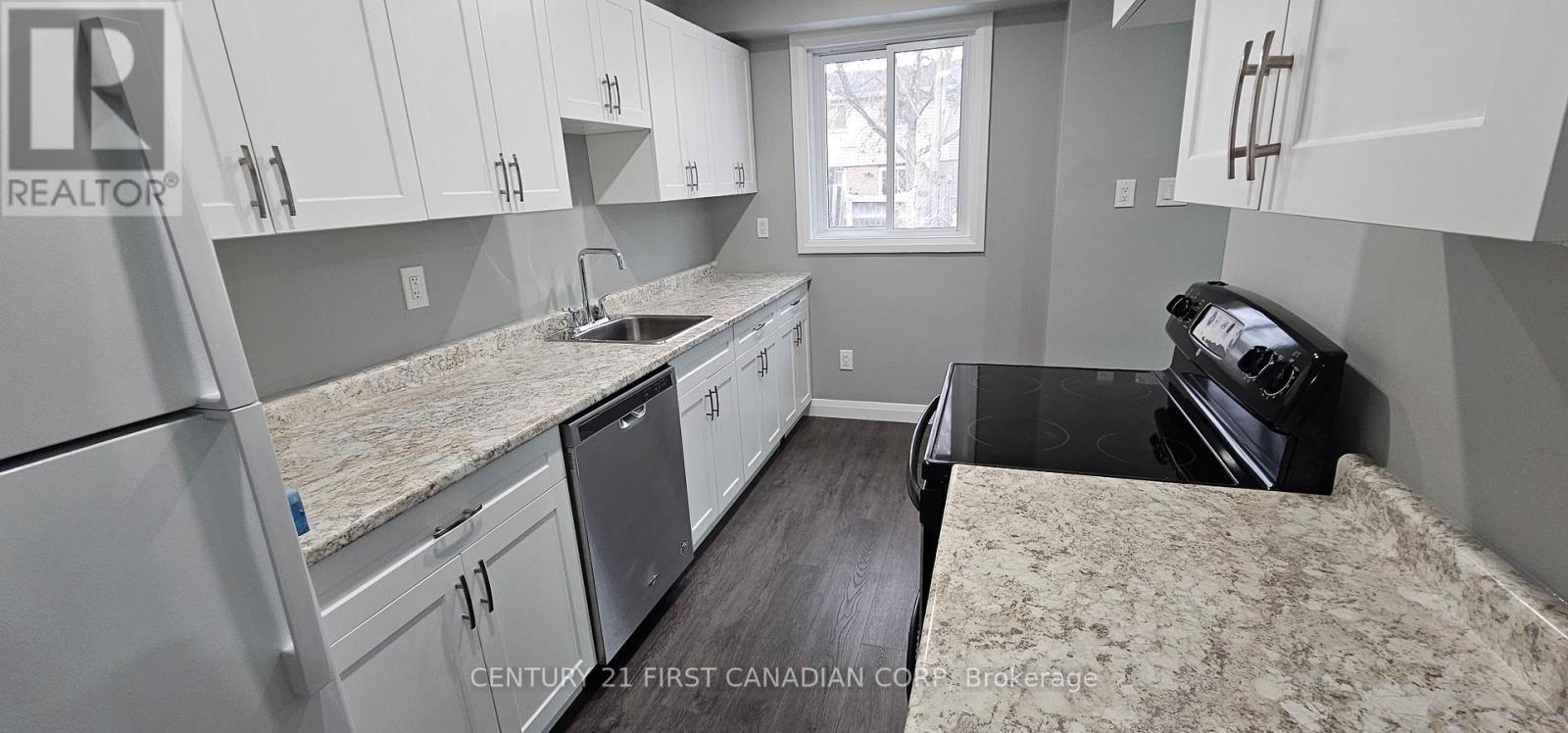 1005 Lanark Place, Sarnia, ON - Indoor Photo Showing Kitchen