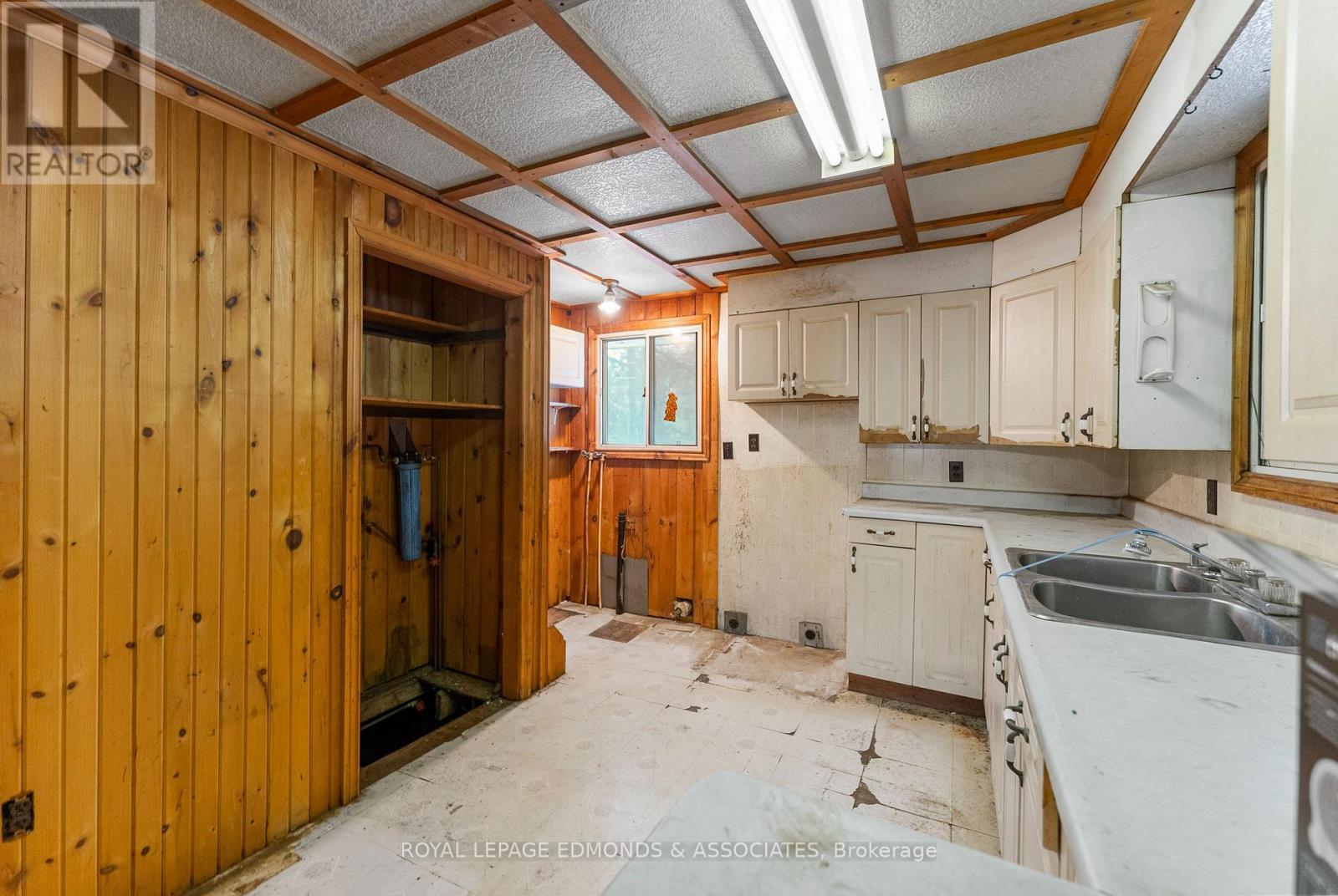 2815 Round Lake Road, Killaloe, Hagarty And Richards, ON - Indoor Photo Showing Kitchen With Double Sink