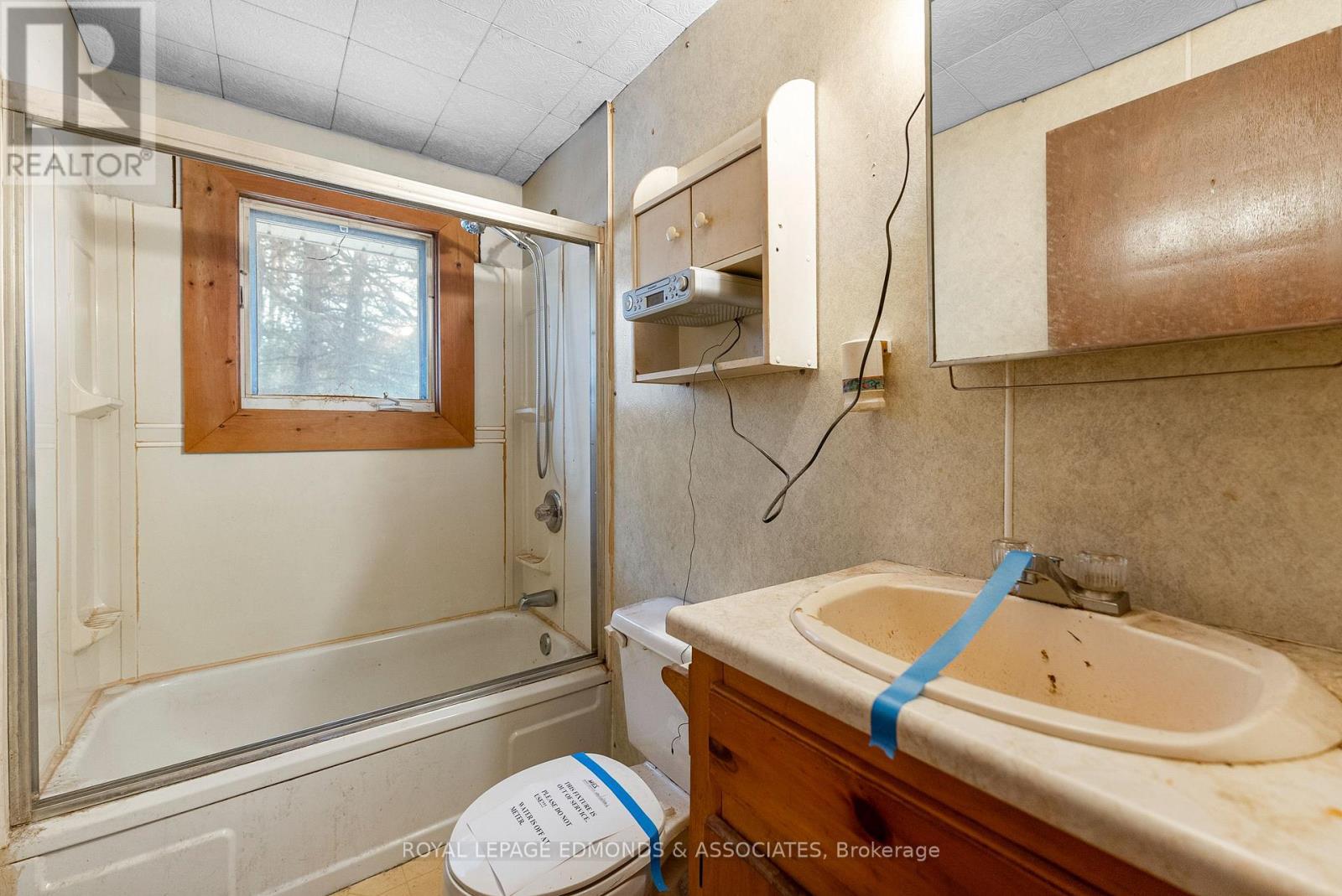 2815 Round Lake Road, Killaloe, Hagarty And Richards, ON - Indoor Photo Showing Bathroom