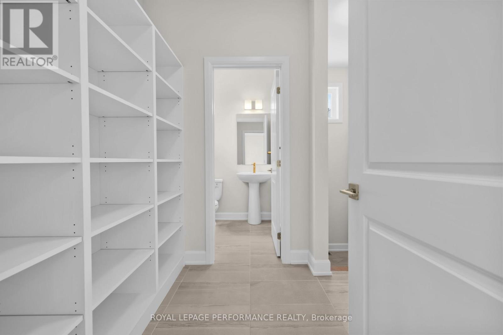 10 Academie Street, Russell, ON - Indoor With Storage