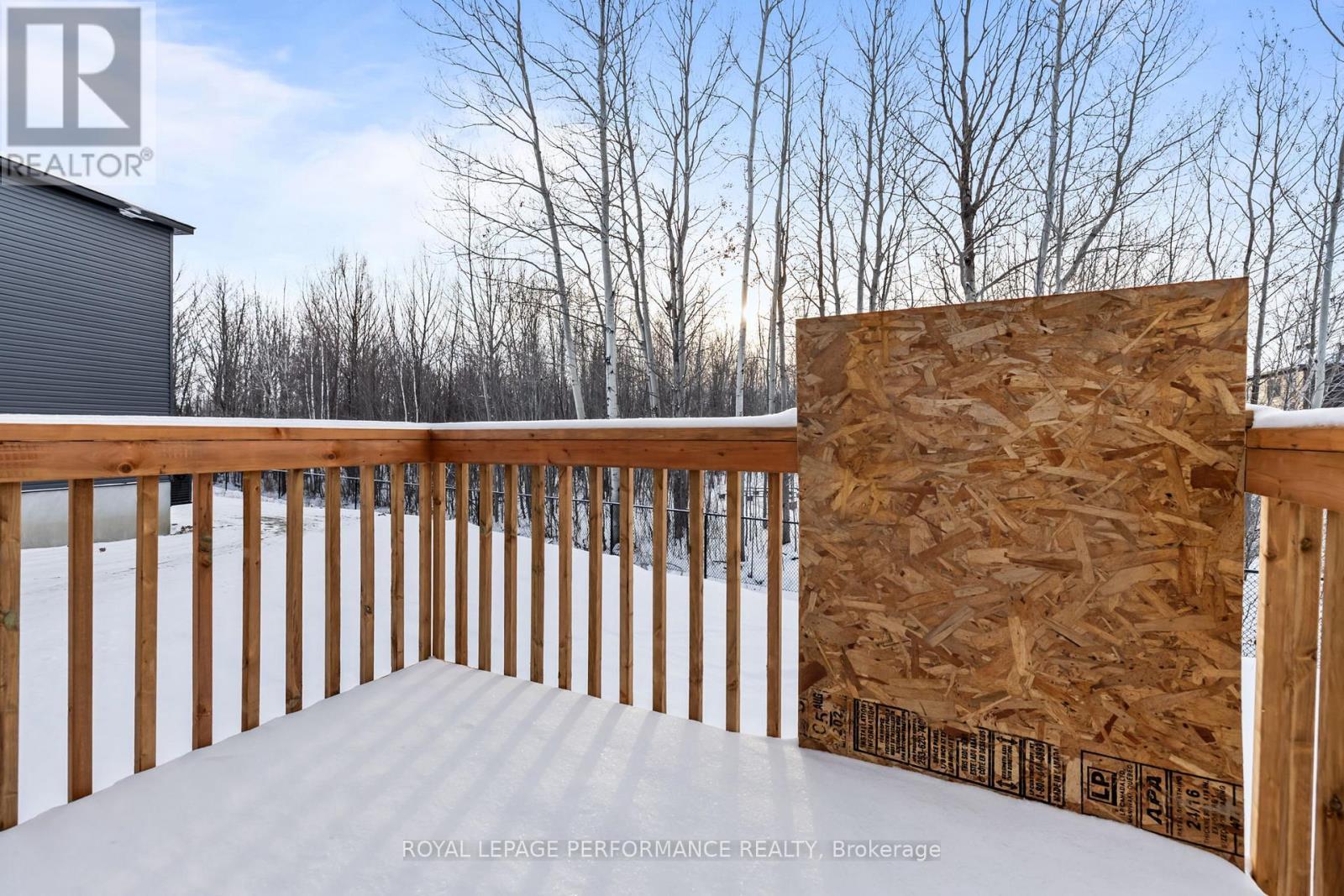 10 Academie Street, Russell, ON - Outdoor With Exterior