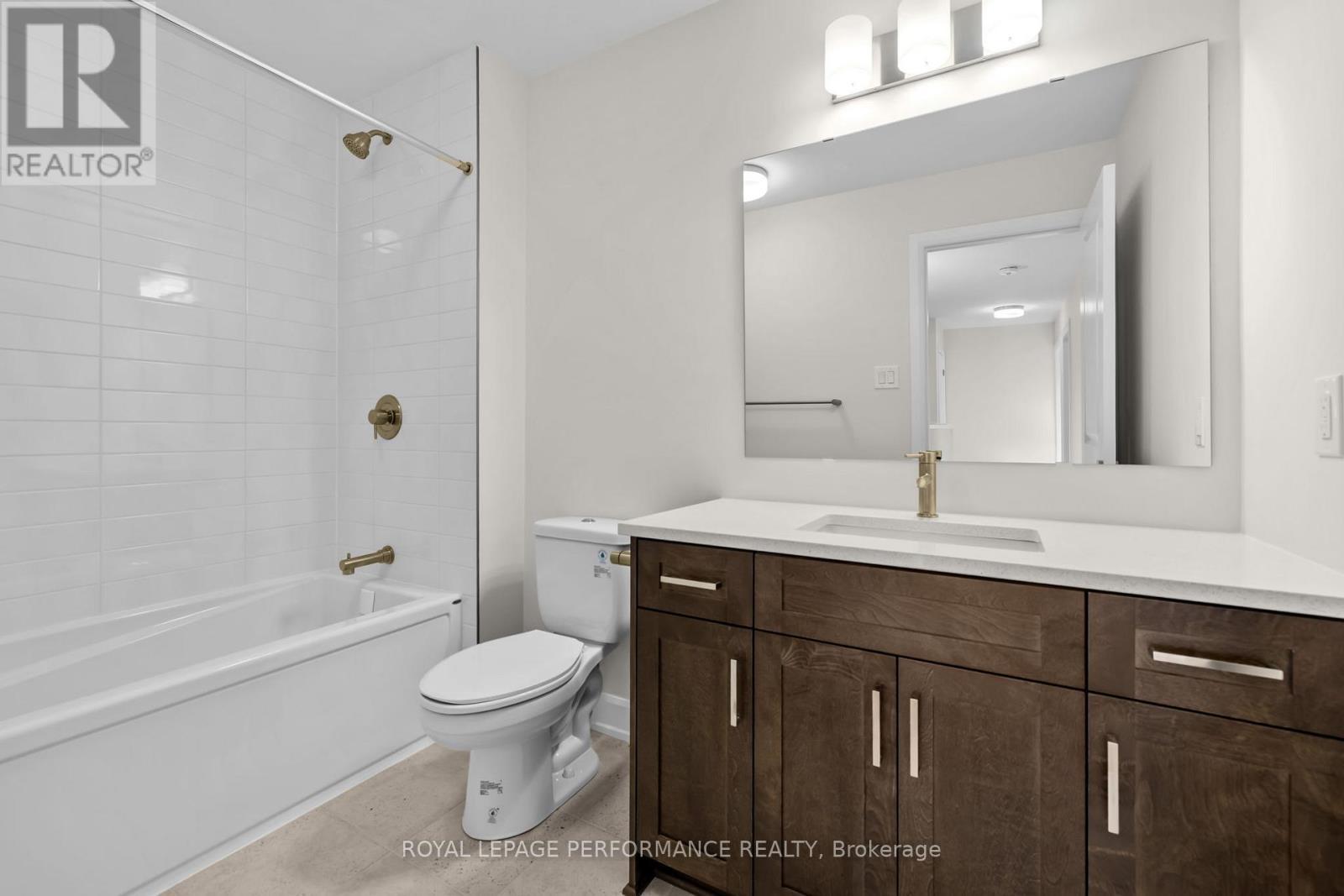 10 Academie Street, Russell, ON - Indoor Photo Showing Bathroom