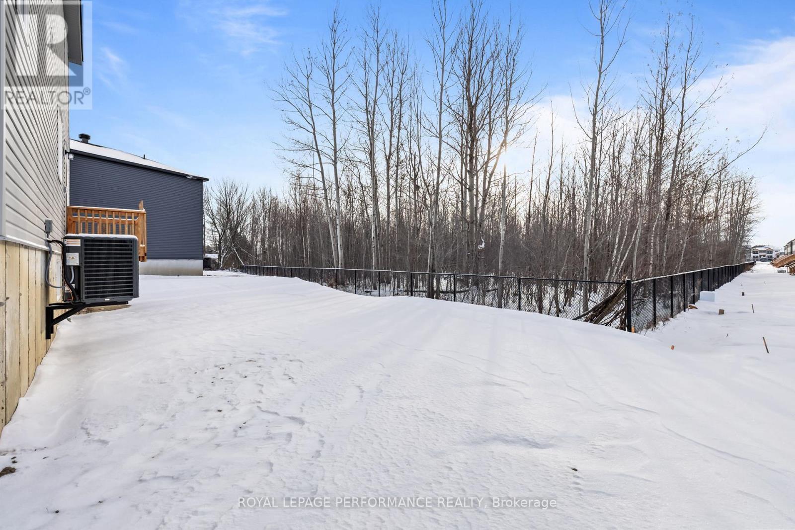 10 Academie Street, Russell, ON - Outdoor