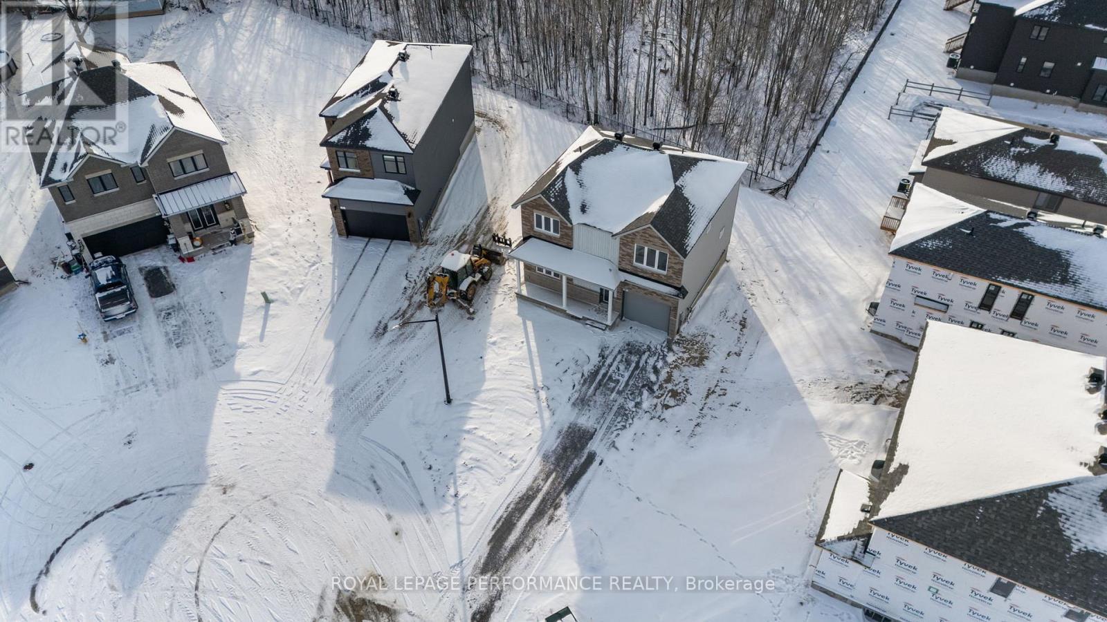 10 Academie Street, Russell, ON - Outdoor