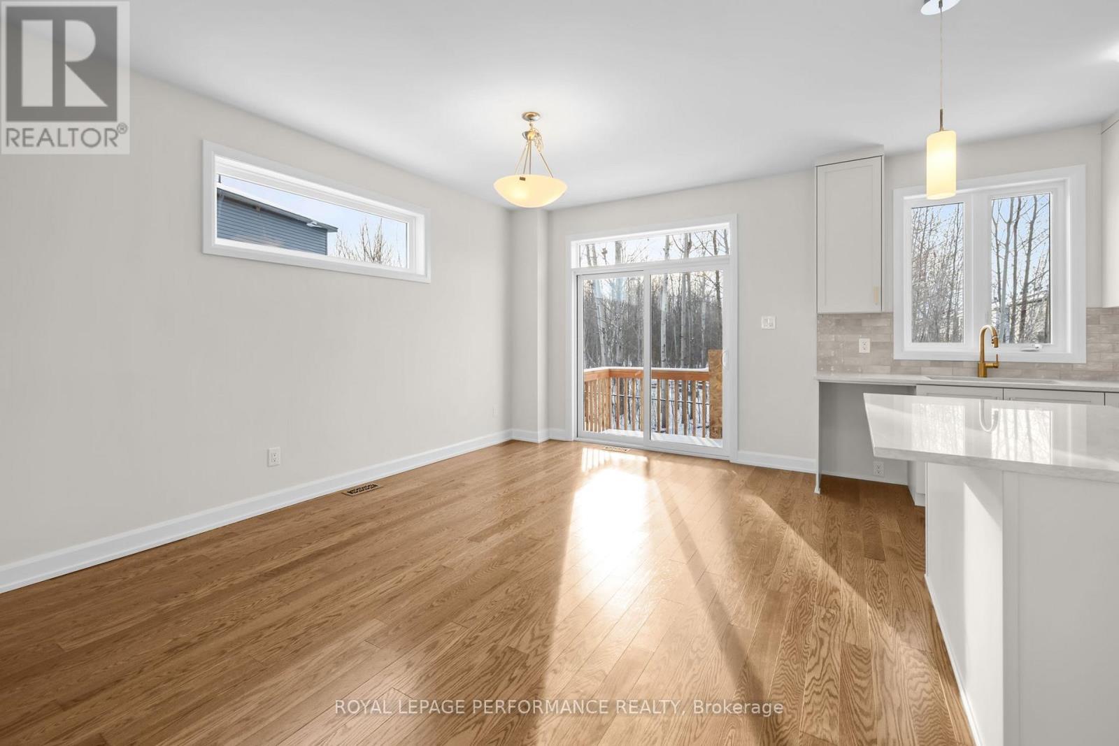 10 Academie Street, Russell, ON - Indoor