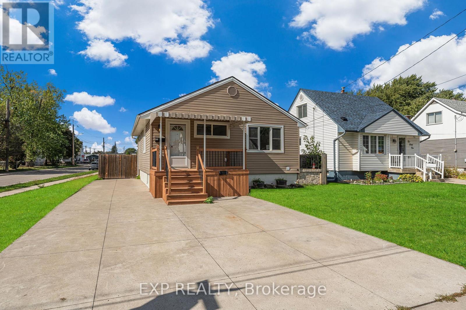 237 Adair Avenue N, Hamilton, ON - Outdoor With Facade