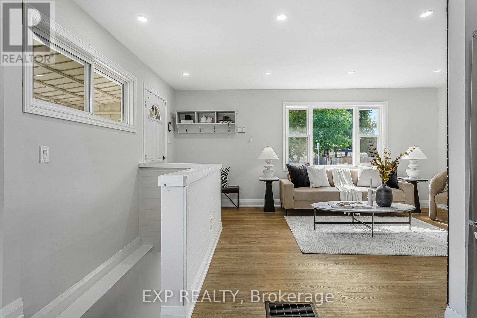 237 Adair Avenue N, Hamilton, ON - Indoor