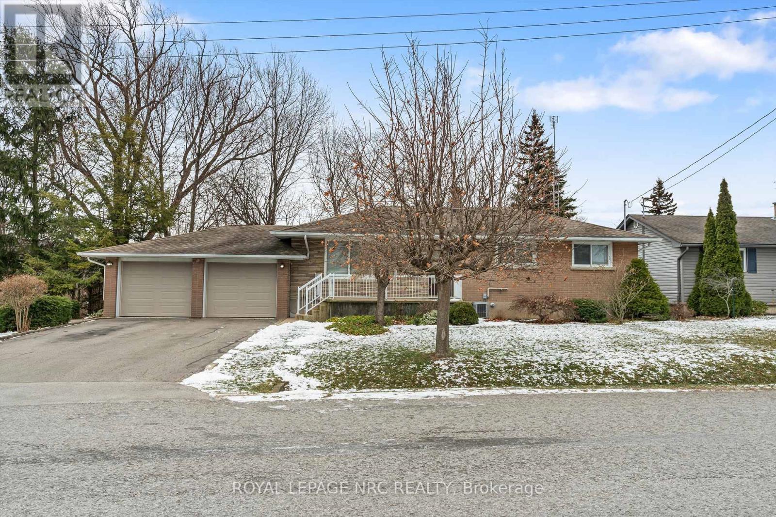 Great road appeal. - 26 Southdale Drive, St. Catharines (Vine/Linwell), ON - Outdoor