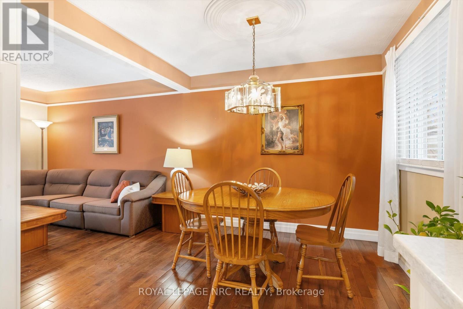 26 Southdale Drive, St. Catharines (Vine/Linwell), ON - Indoor Photo Showing Dining Room