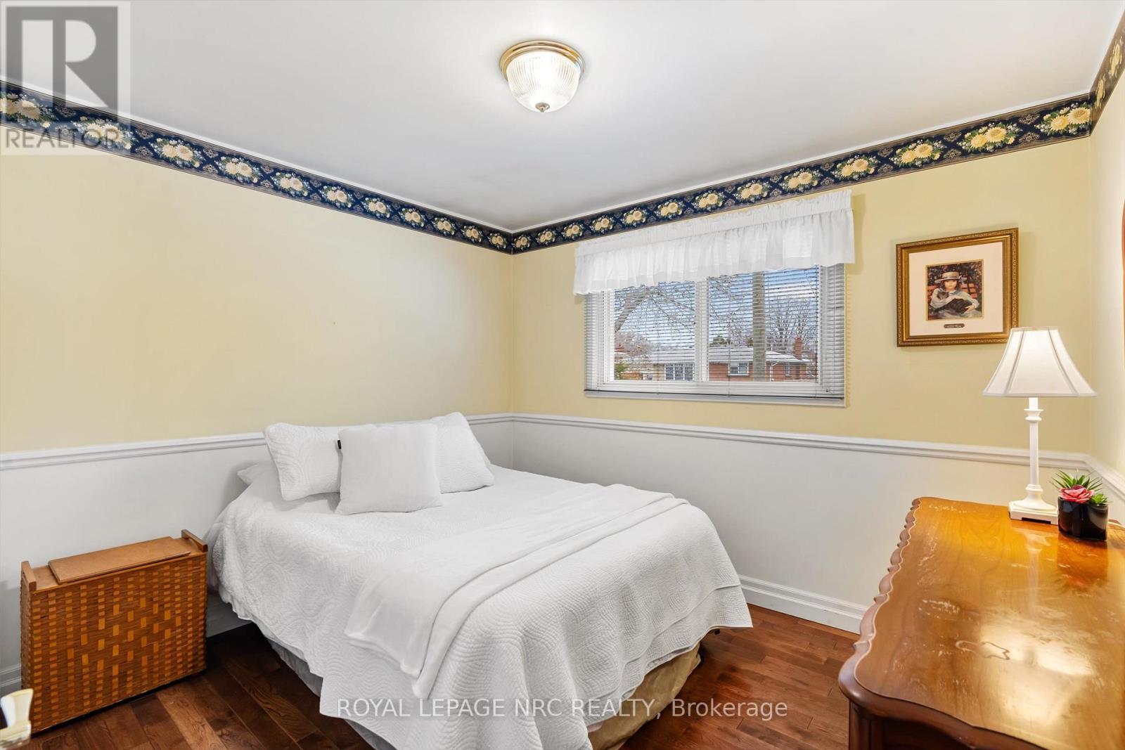 2nd/middle bedroom - 26 Southdale Drive, St. Catharines (Vine/Linwell), ON - Indoor Photo Showing Bedroom
