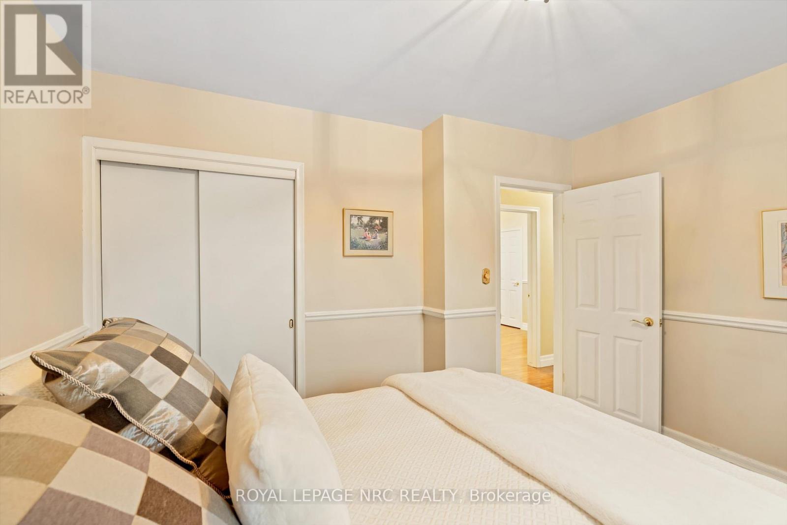 Primary bedroom - 26 Southdale Drive, St. Catharines (Vine/Linwell), ON - Indoor Photo Showing Bedroom
