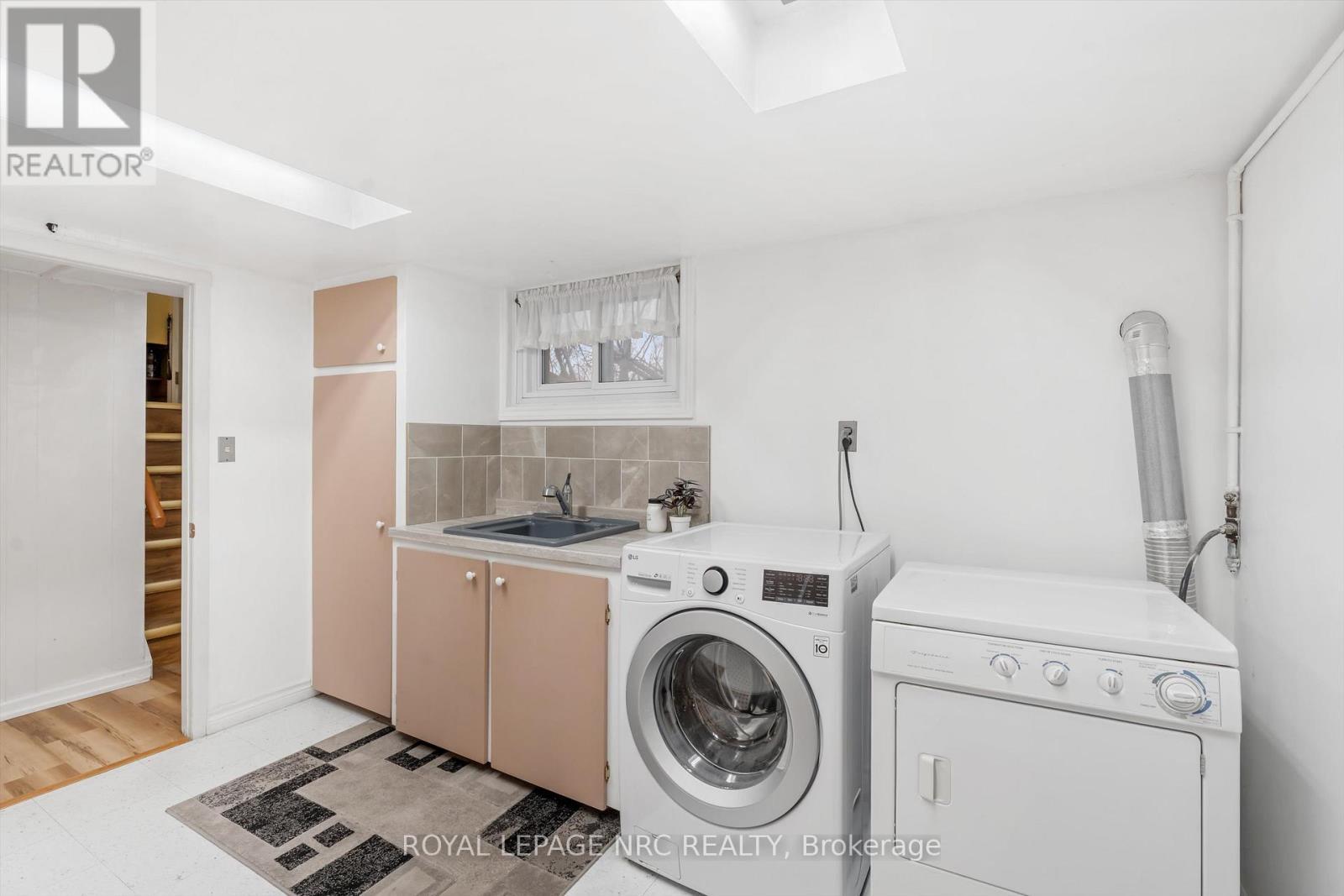Laundry room with lots of storage - 26 Southdale Drive, St. Catharines (Vine/Linwell), ON - Indoor Photo Showing Laundry Room