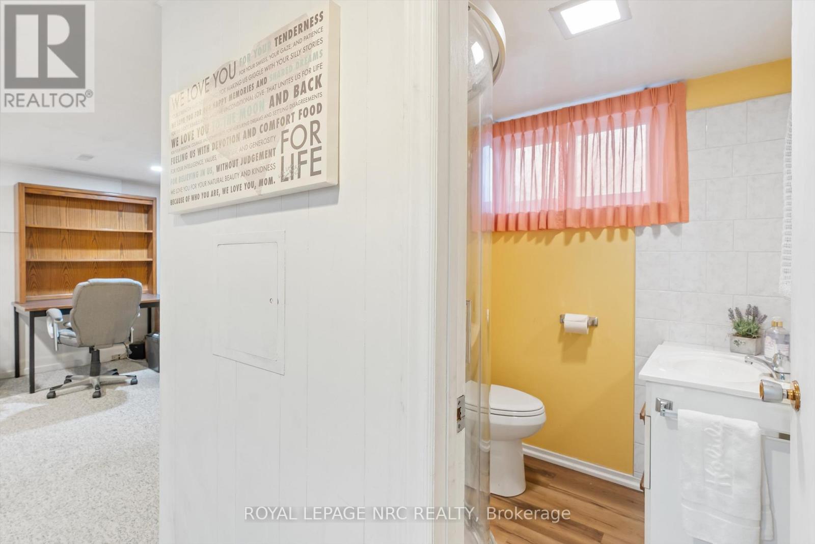 Lower level bathroom - 26 Southdale Drive, St. Catharines (Vine/Linwell), ON - Indoor Photo Showing Bathroom