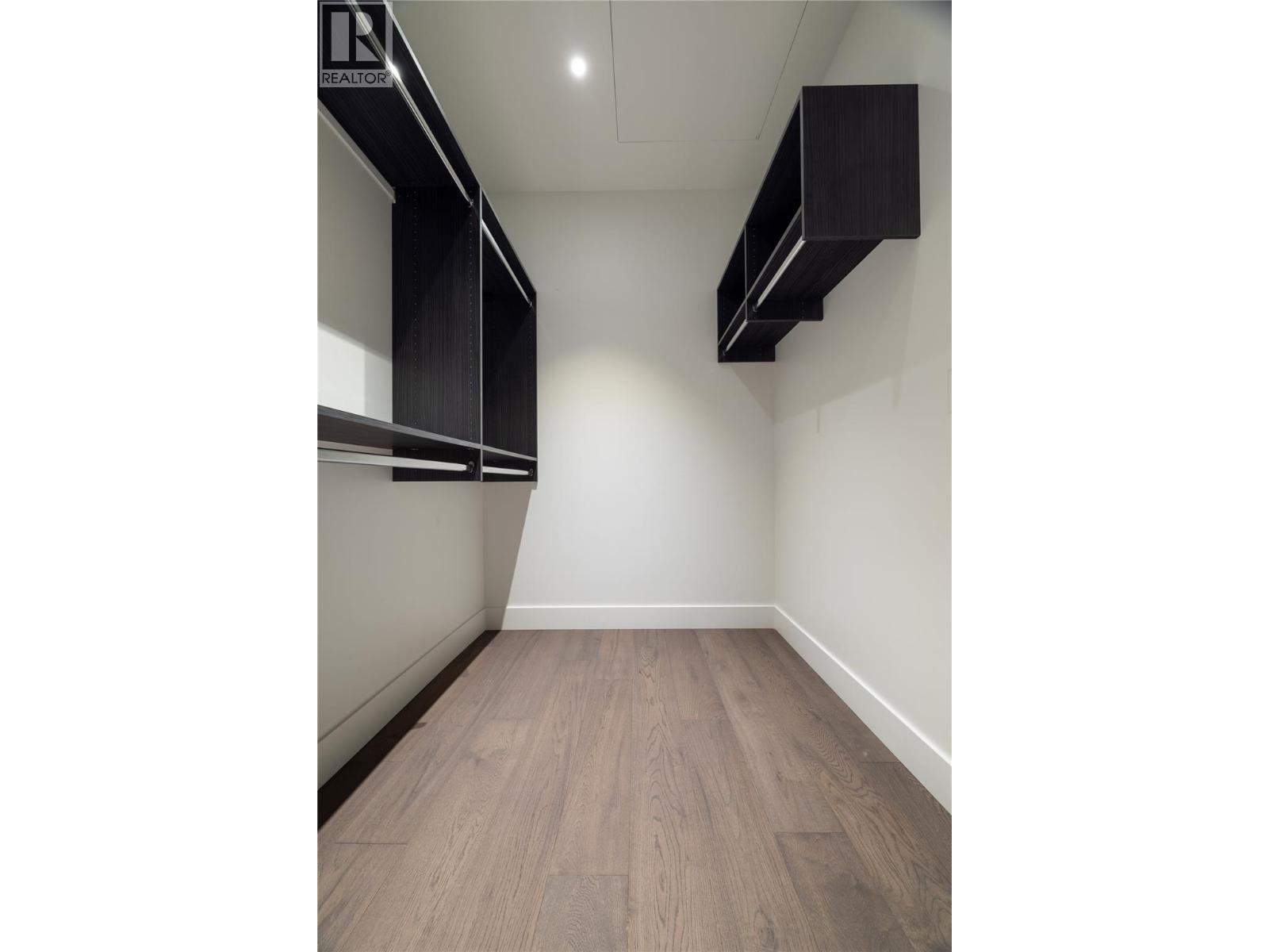 Primary walk-in closet - 1181 Sunset Drive Unit# 2803, Kelowna, BC - Indoor