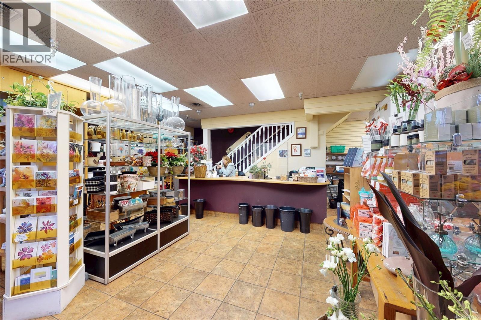 102 2187 Oak Bay Ave, Oak Bay, BC