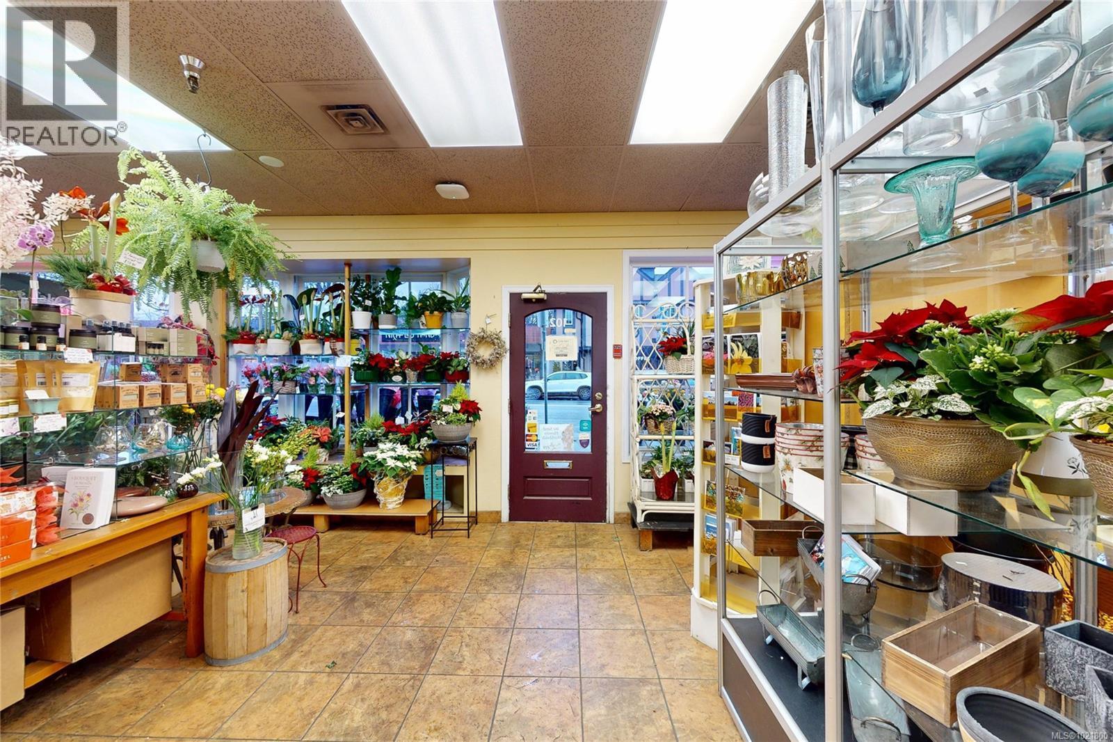 102 2187 Oak Bay Ave, Oak Bay, BC