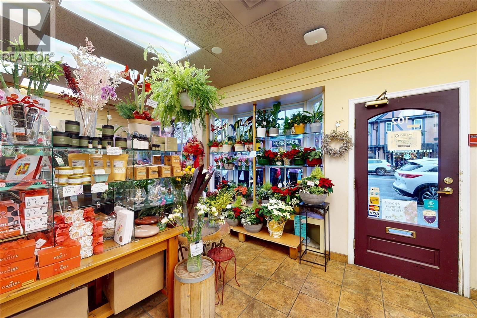 102 2187 Oak Bay Ave, Oak Bay, BC