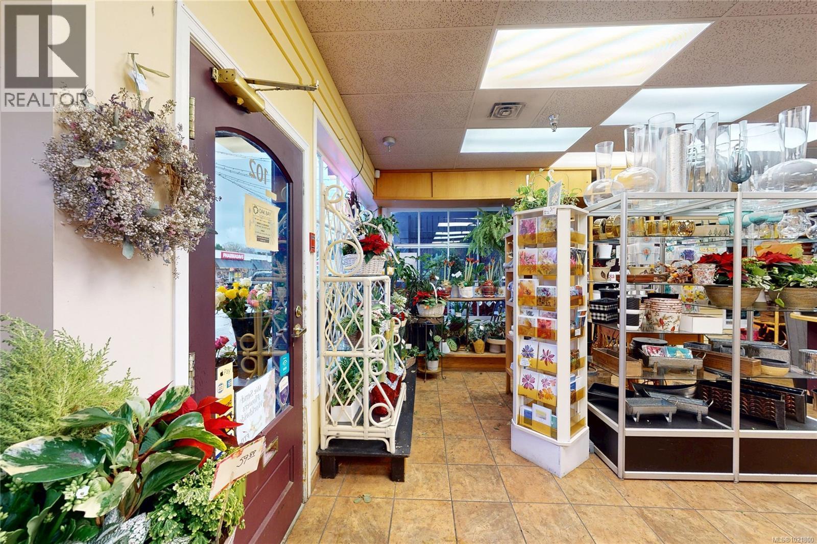 102 2187 Oak Bay Ave, Oak Bay, BC