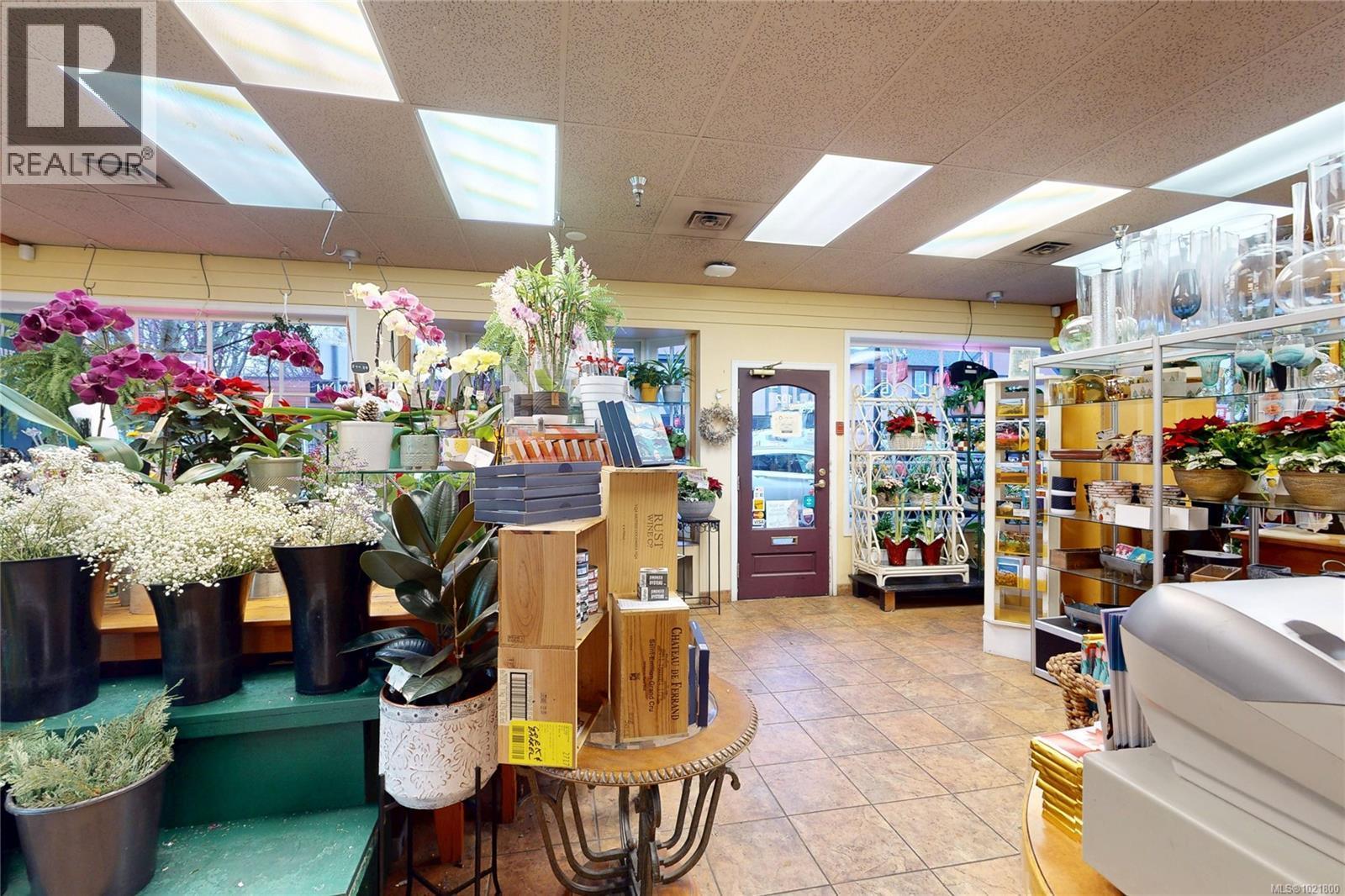 102 2187 Oak Bay Ave, Oak Bay, BC