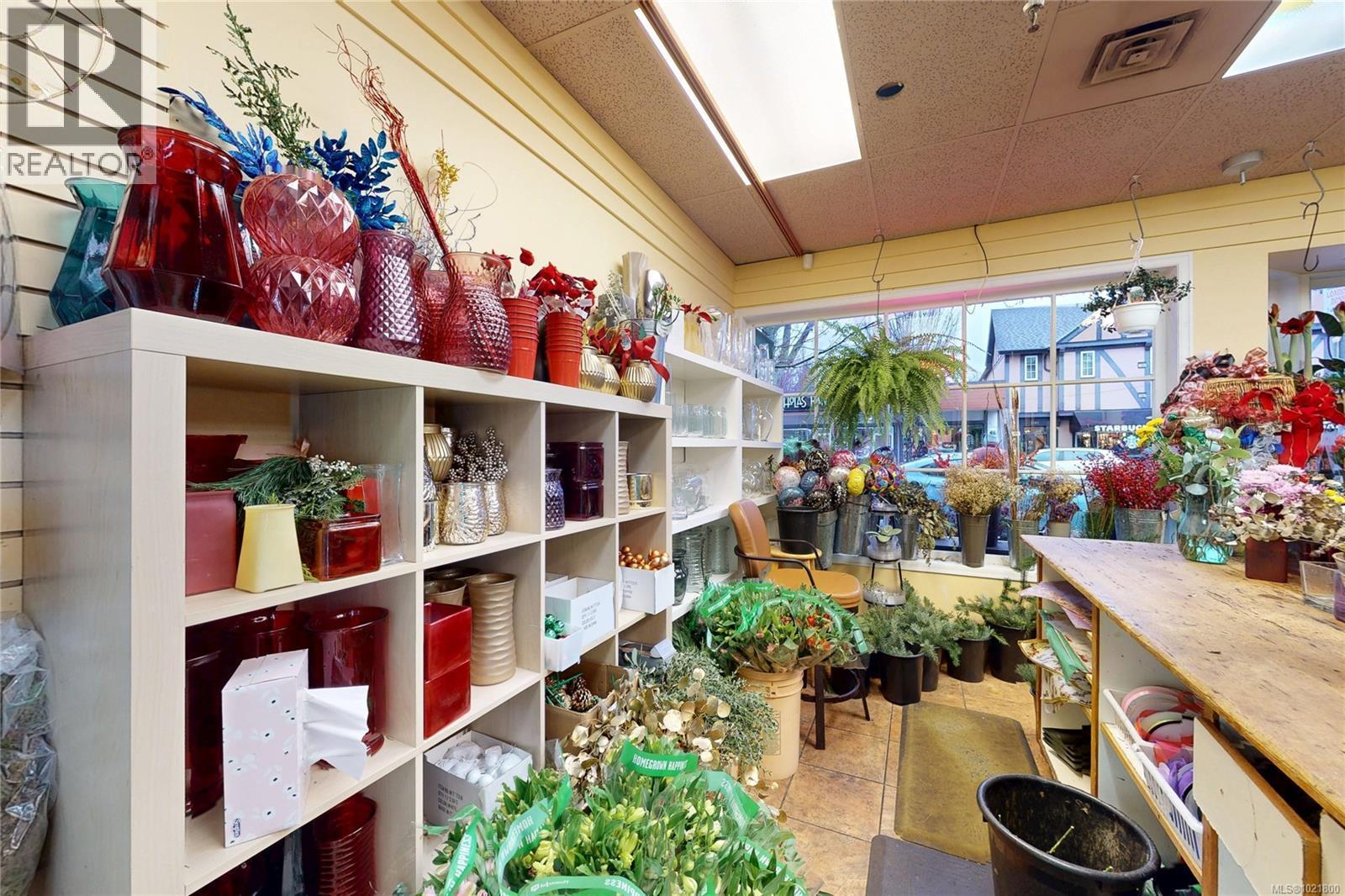 102 2187 Oak Bay Ave, Oak Bay, BC