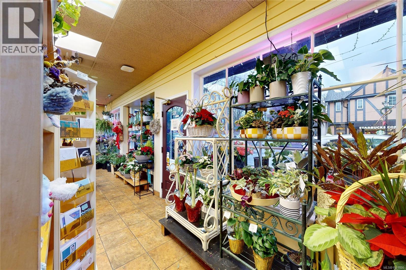 102 2187 Oak Bay Ave, Oak Bay, BC