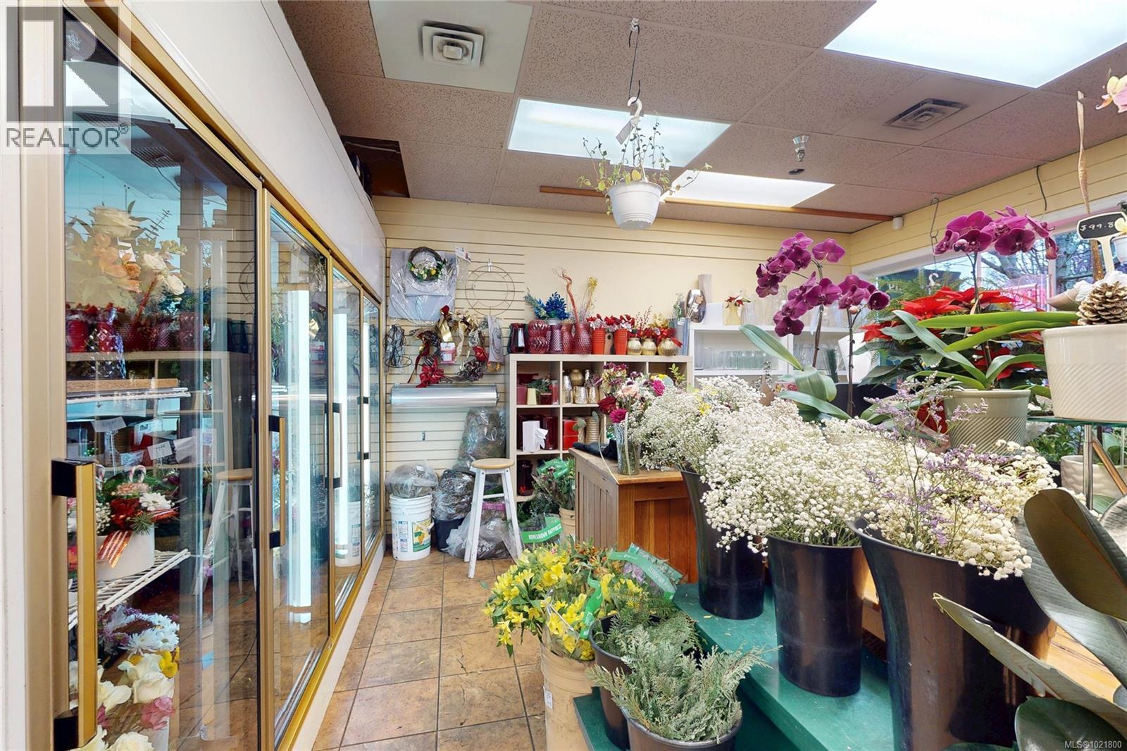 102 2187 Oak Bay Ave, Oak Bay, BC